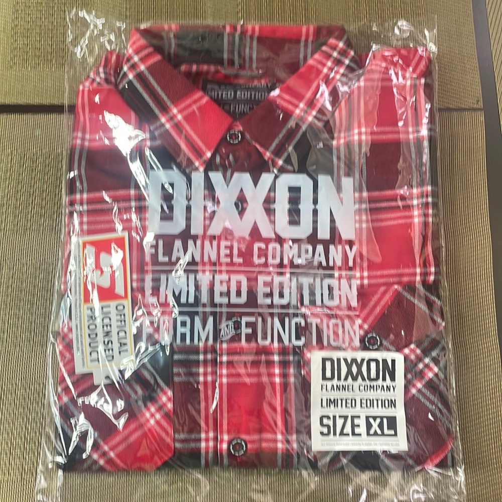 DIXXON FLANNEL COMPANY SNAP-ON LIMITED EDITION MEN'S (SIZE XL) RED PLAID SHIRT!